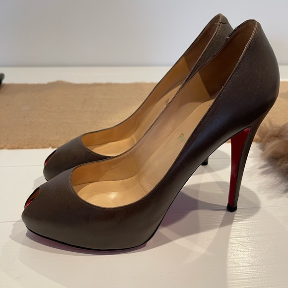 Christian Louboutin mini peep toe platform Taupe heels - Picture 3 of 5